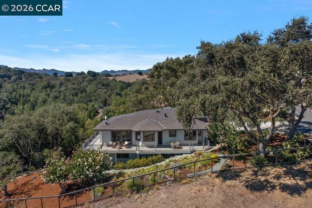 809 Mountain View Dr Lafayette, CA 94549