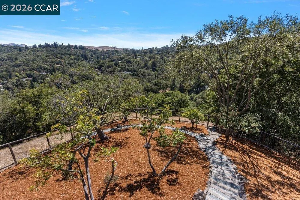 809 Mountain View Dr Lafayette, CA 94549