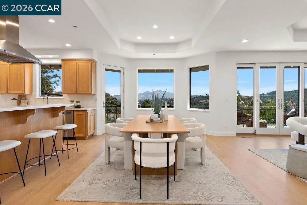 809 Mountain View Dr Lafayette, CA 94549