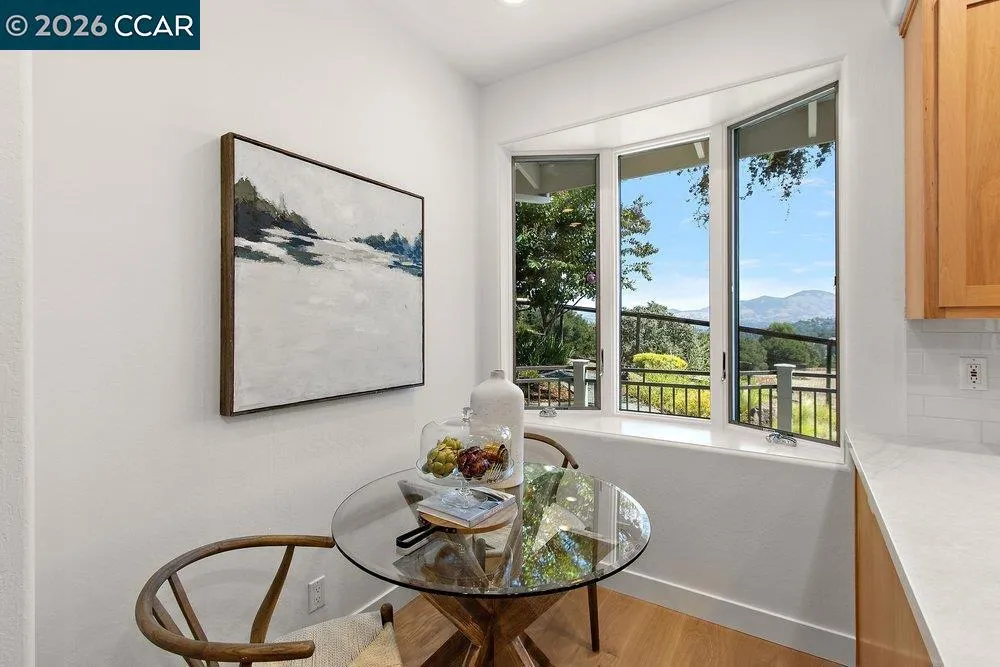 809 Mountain View Dr Lafayette, CA 94549