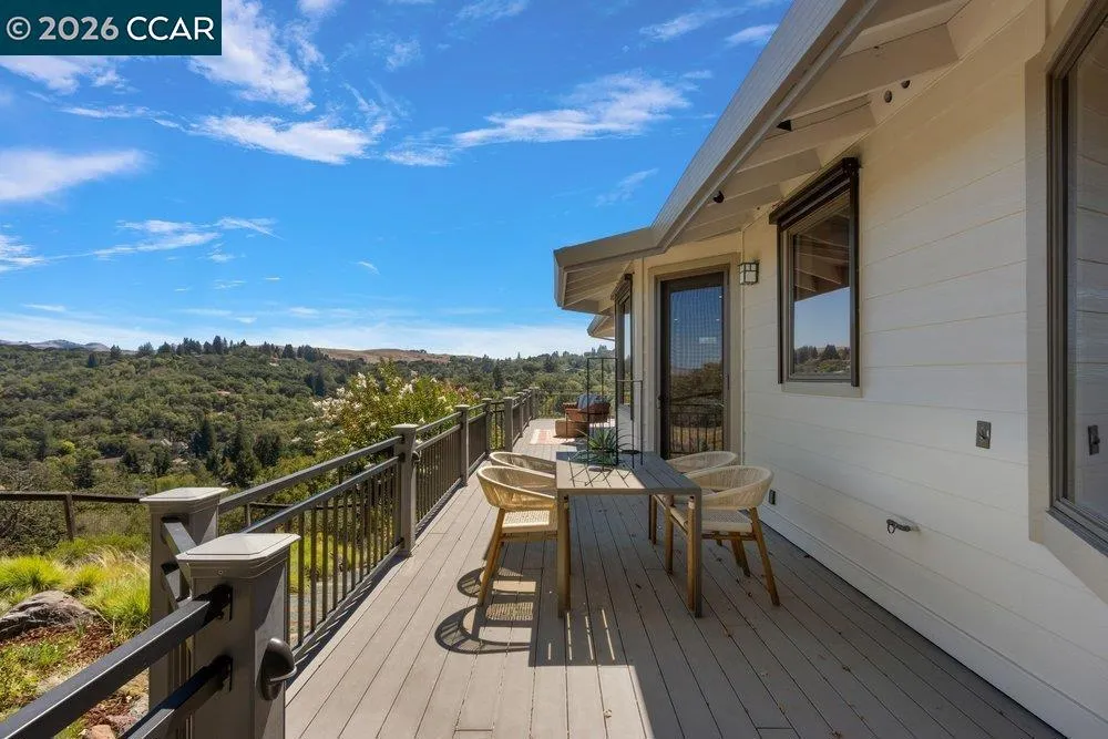 809 Mountain View Dr Lafayette, CA 94549