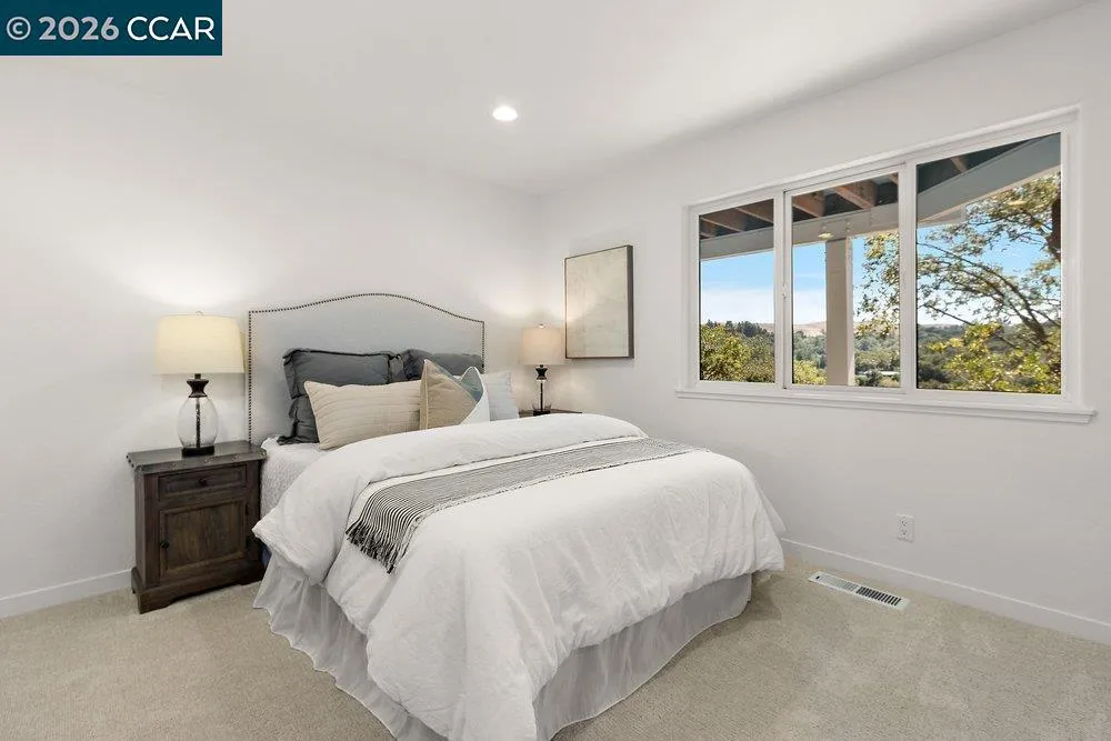809 Mountain View Dr Lafayette, CA 94549