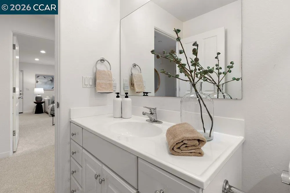 809 Mountain View Dr Lafayette, CA 94549