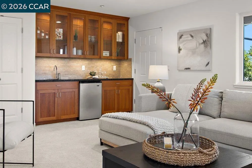809 Mountain View Dr Lafayette, CA 94549
