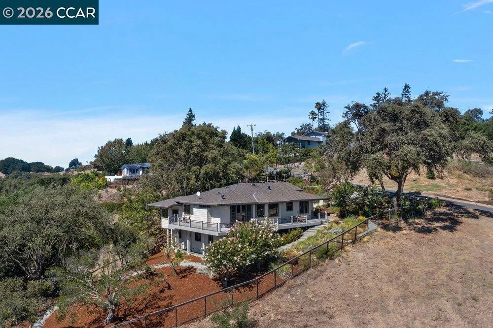 809 Mountain View Dr Lafayette, CA 94549