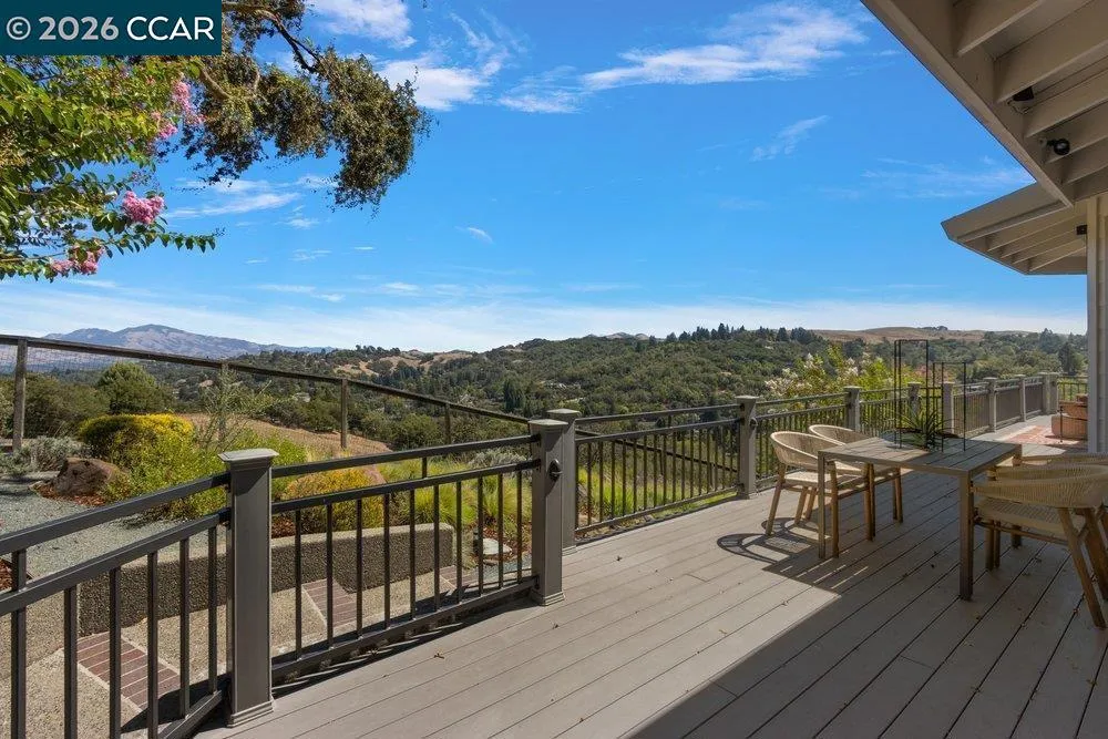 809 Mountain View Dr Lafayette, CA 94549