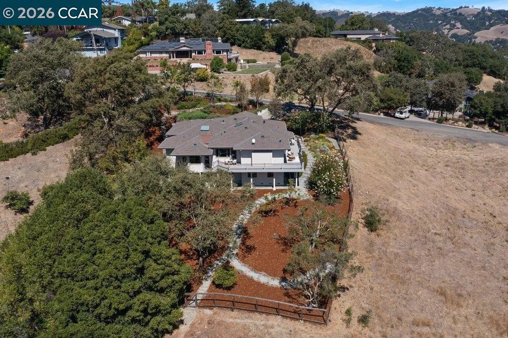 809 Mountain View Dr Lafayette, CA 94549