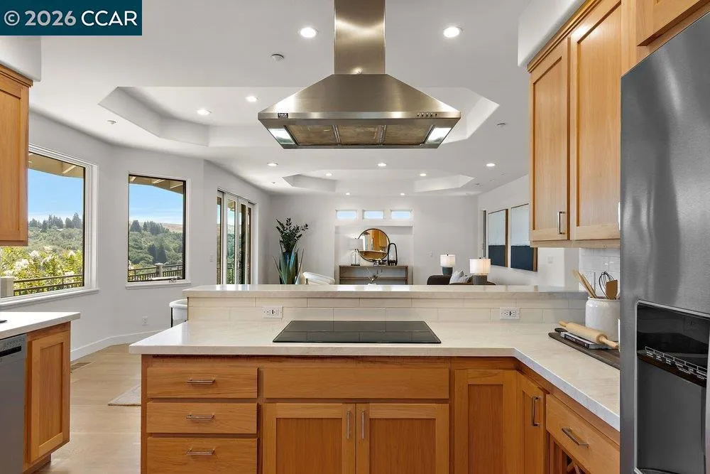 809 Mountain View Dr Lafayette, CA 94549