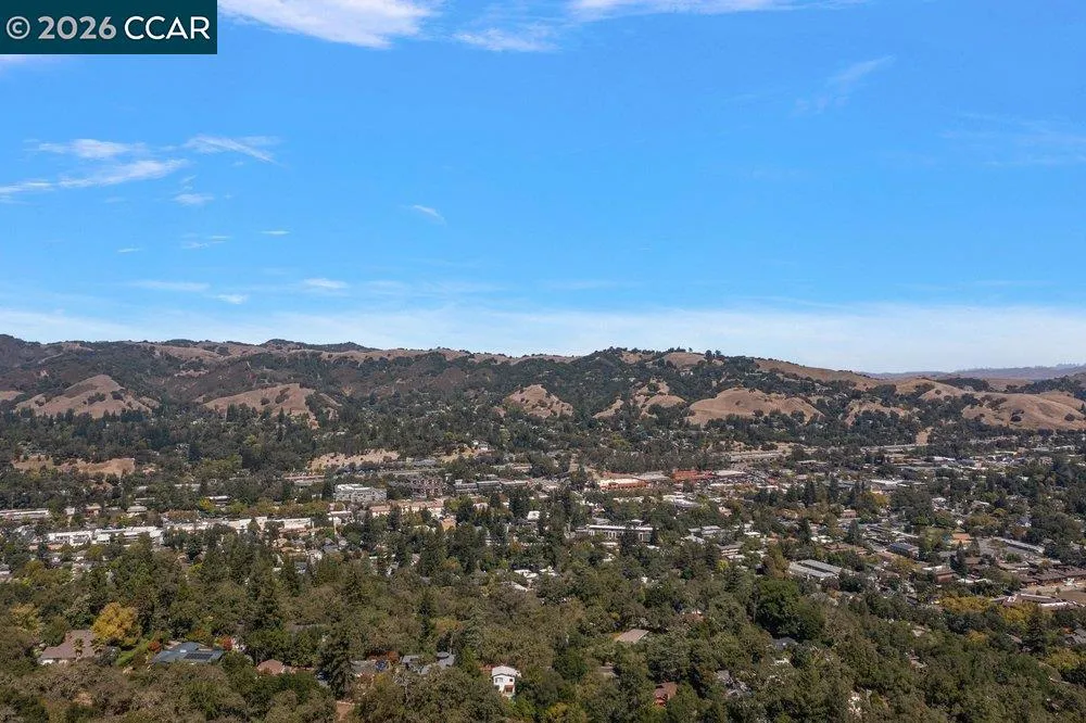 809 Mountain View Dr Lafayette, CA 94549
