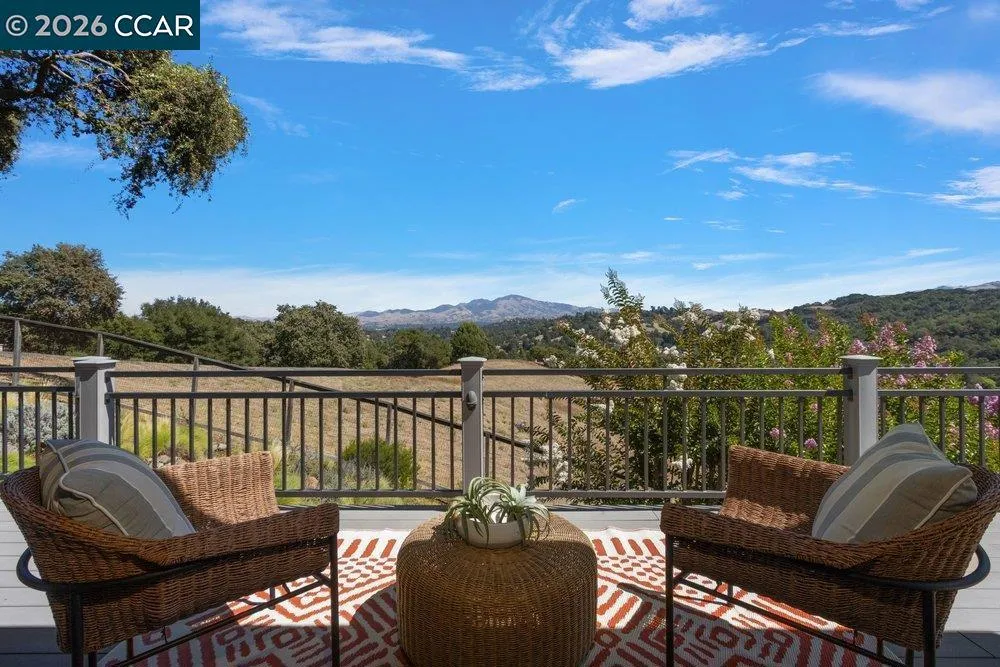 809 Mountain View Dr Lafayette, CA 94549