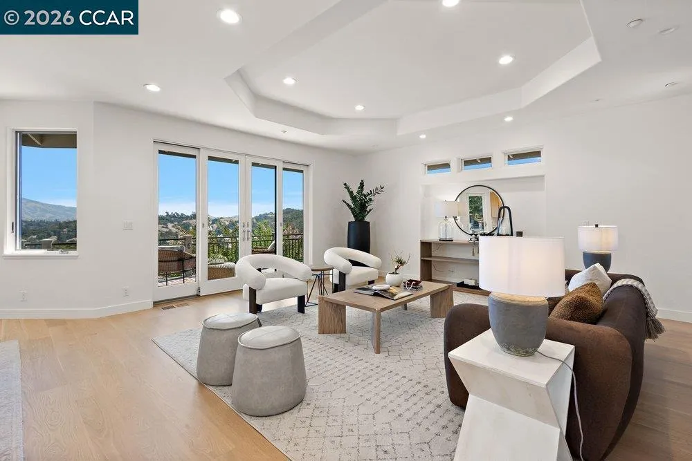809 Mountain View Dr Lafayette, CA 94549