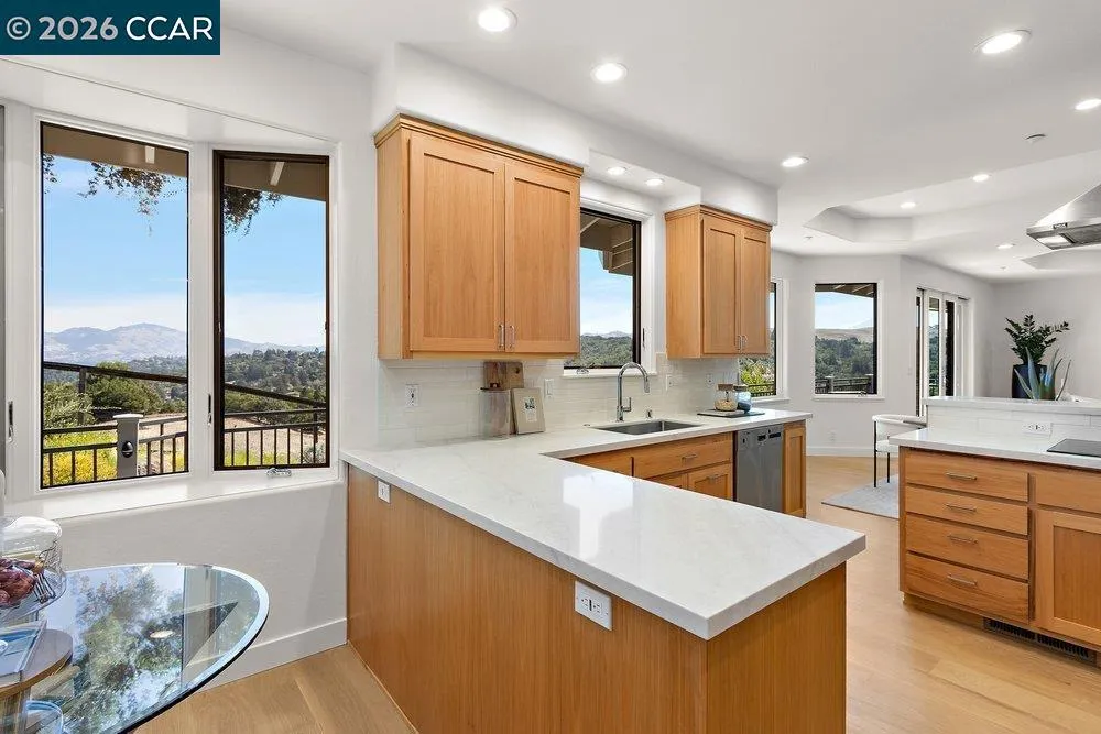 809 Mountain View Dr Lafayette, CA 94549