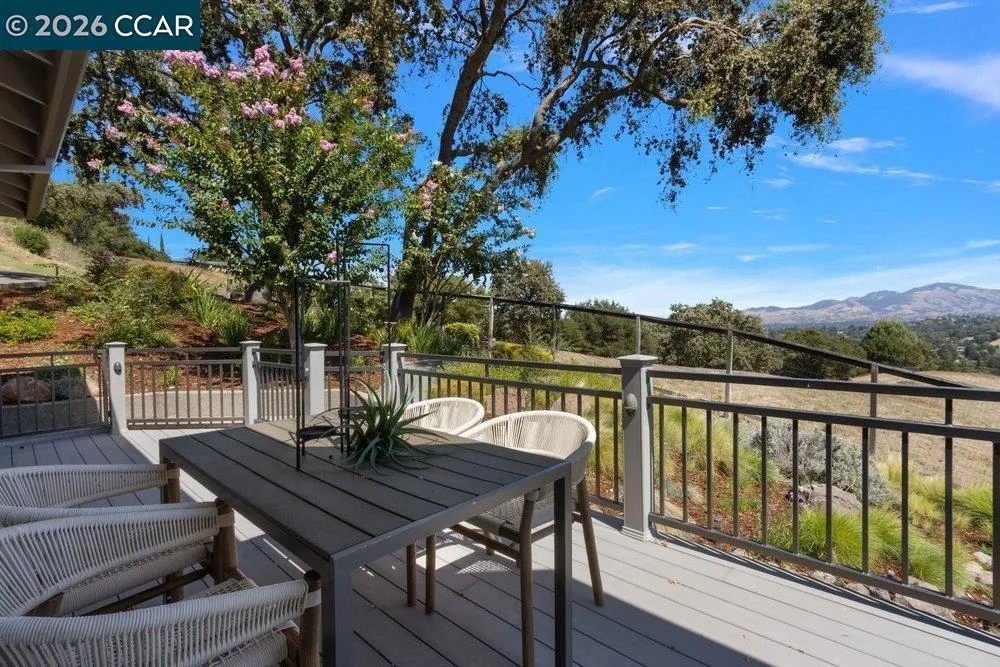 809 Mountain View Dr Lafayette, CA 94549