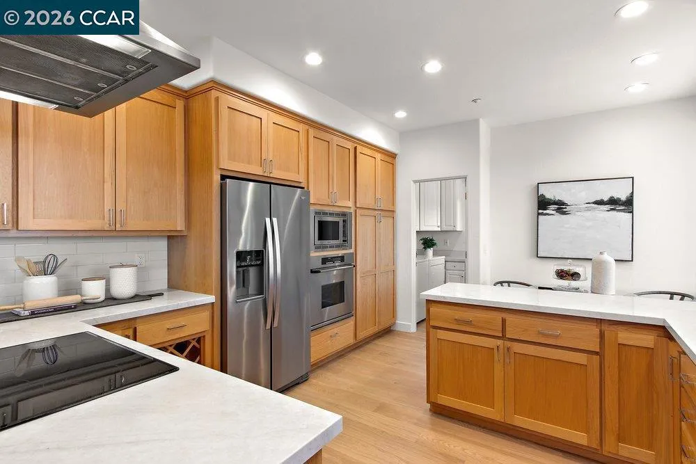 809 Mountain View Dr Lafayette, CA 94549