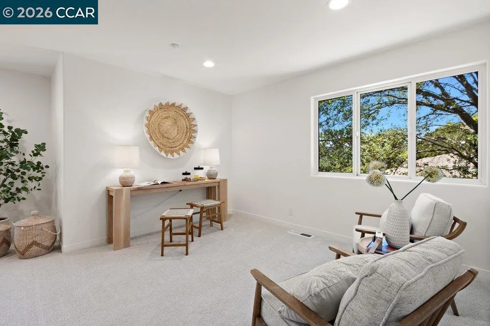 809 Mountain View Dr Lafayette, CA 94549