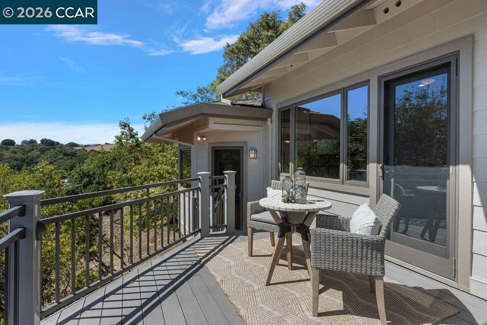 809 Mountain View Dr Lafayette, CA 94549