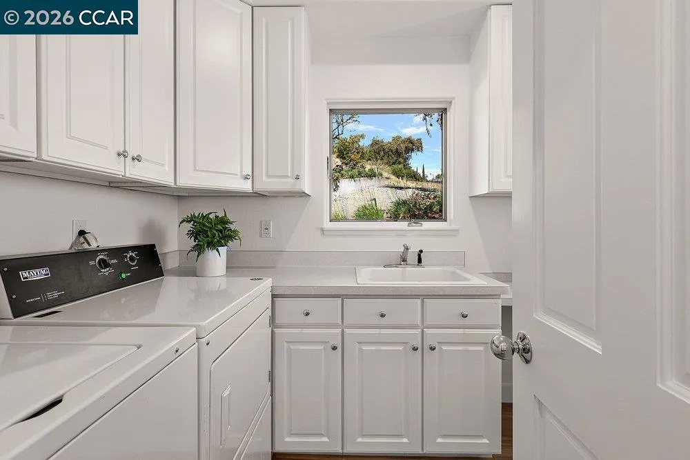 809 Mountain View Dr Lafayette, CA 94549