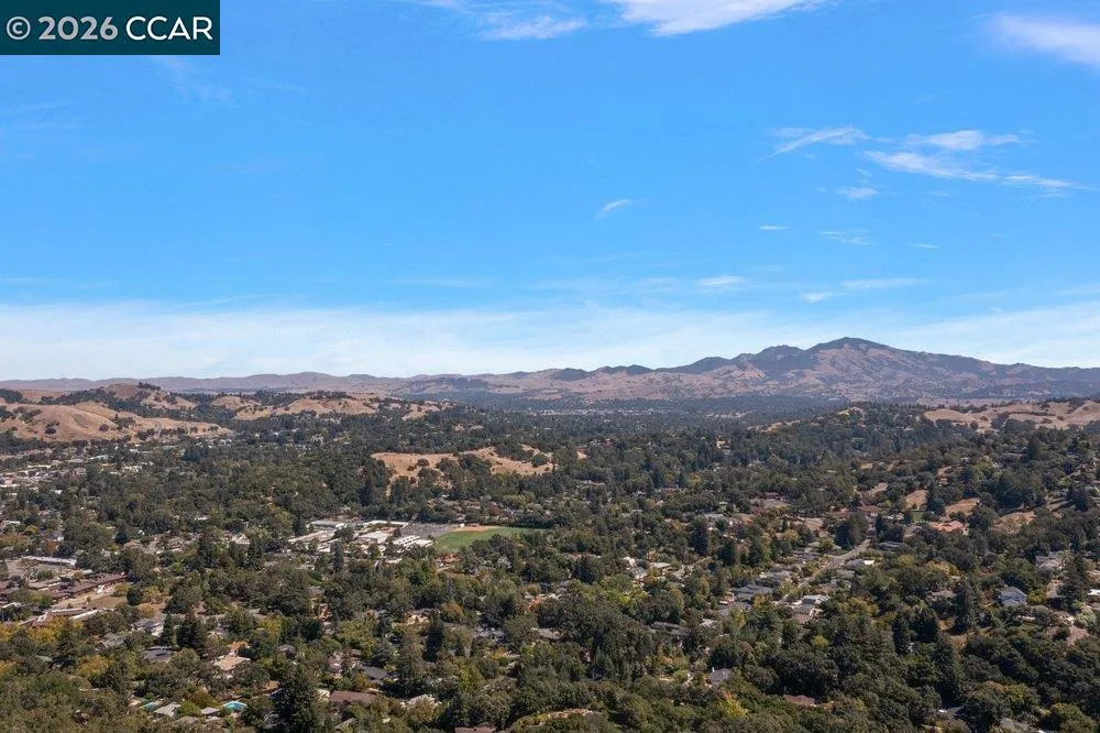 809 Mountain View Dr Lafayette, CA 94549