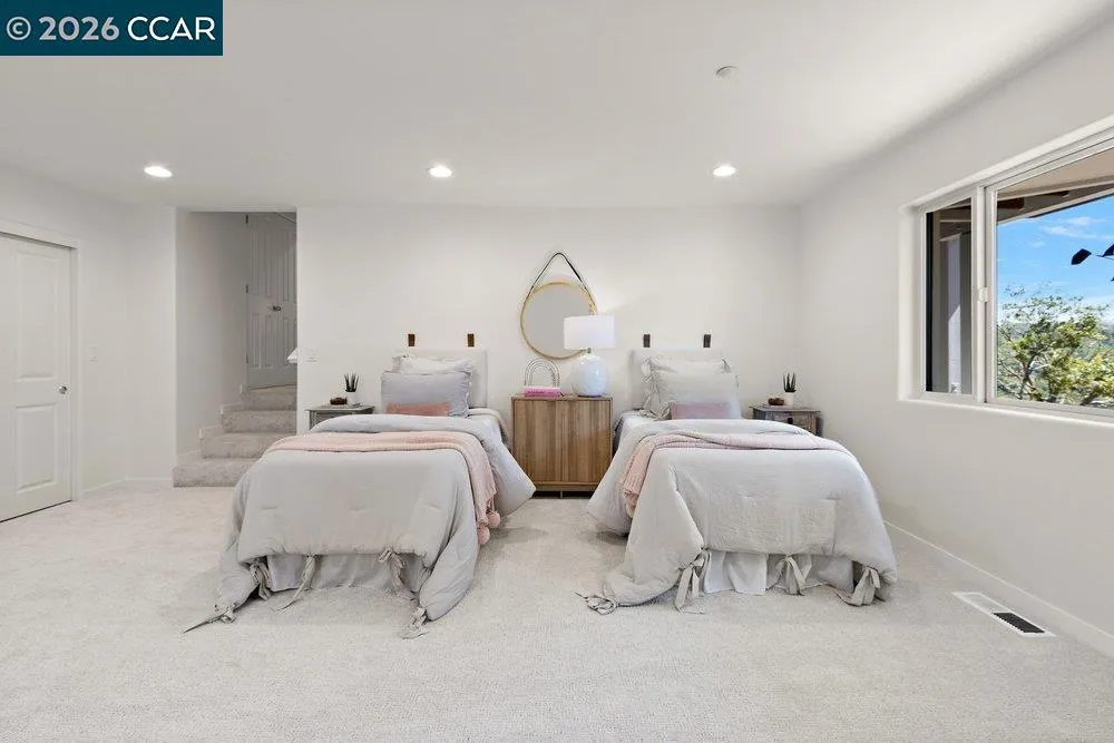 809 Mountain View Dr Lafayette, CA 94549