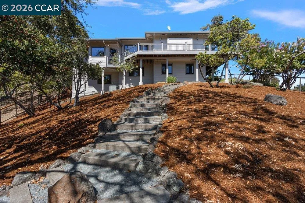 809 Mountain View Dr Lafayette, CA 94549