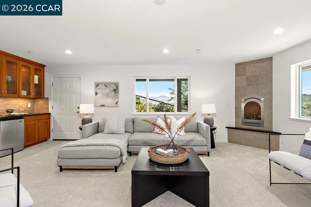 809 Mountain View Dr Lafayette, CA 94549