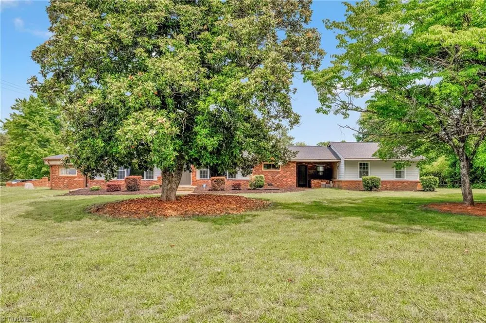 7549 Sunnyvale Drive High Point, NC 27265