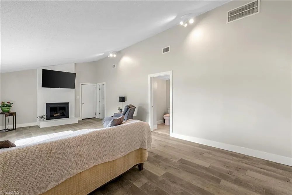 7549 Sunnyvale Drive High Point, NC 27265