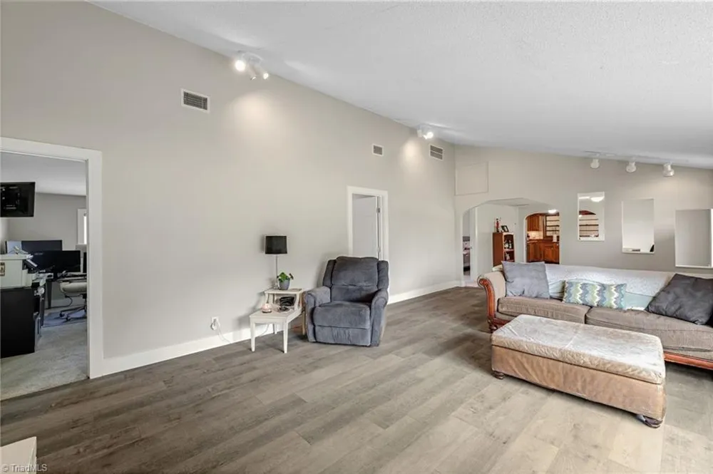 7549 Sunnyvale Drive High Point, NC 27265
