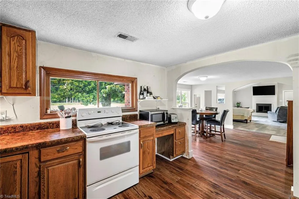 7549 Sunnyvale Drive High Point, NC 27265