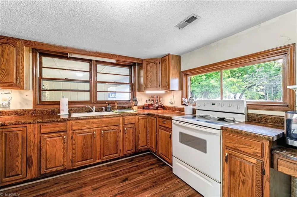 7549 Sunnyvale Drive High Point, NC 27265