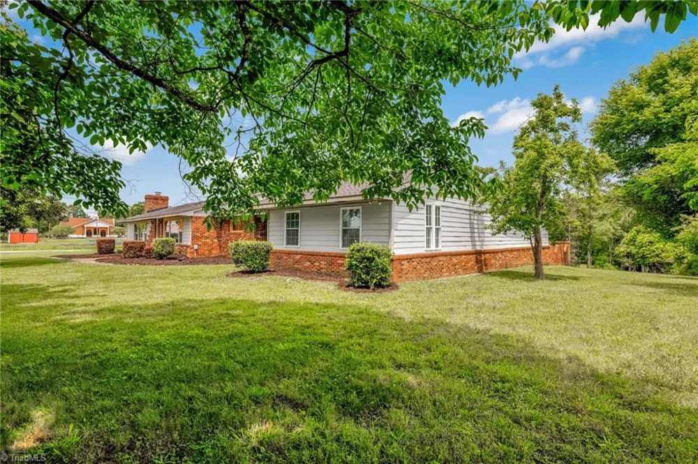 7549 Sunnyvale Drive High Point, NC 27265