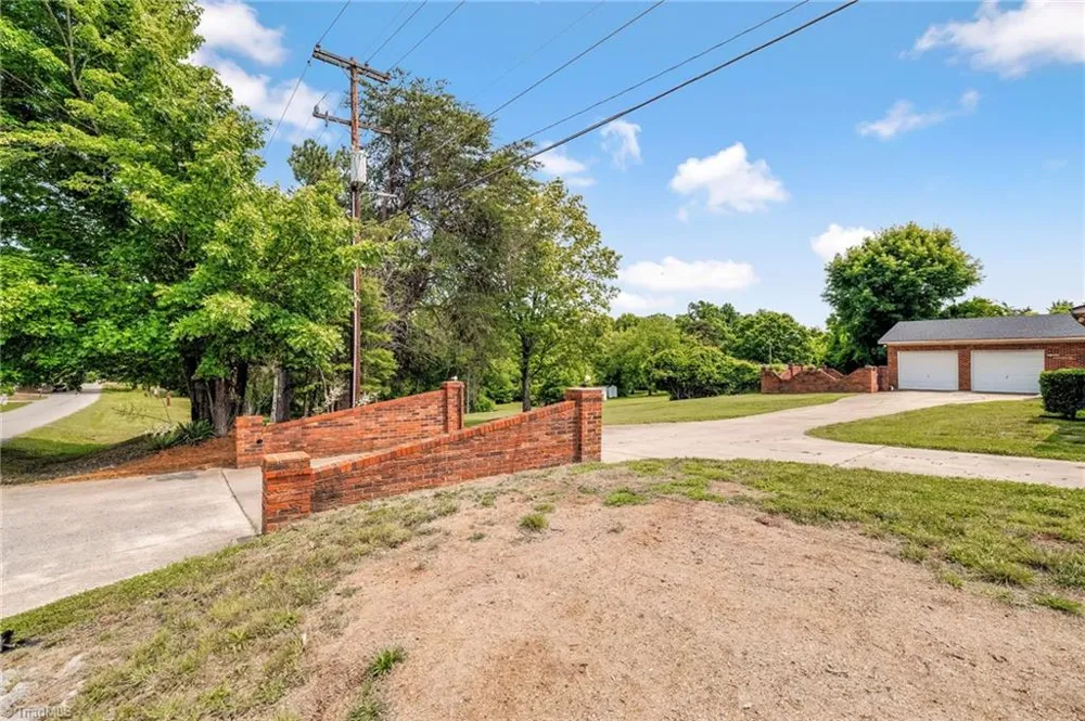 7549 Sunnyvale Drive High Point, NC 27265