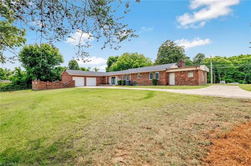 7549 Sunnyvale Drive High Point, NC 27265