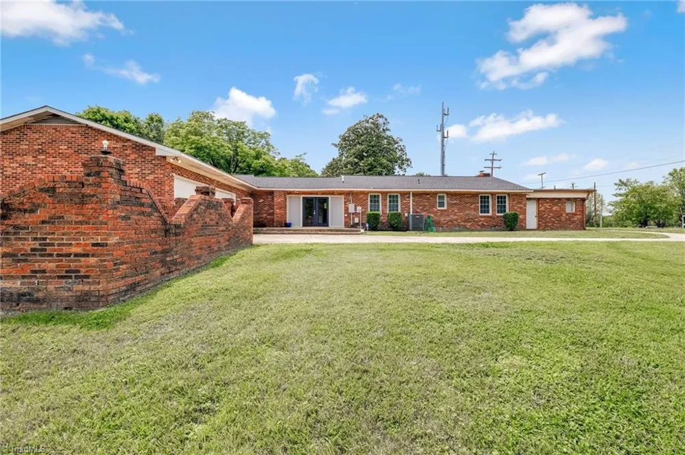 7549 Sunnyvale Drive High Point, NC 27265