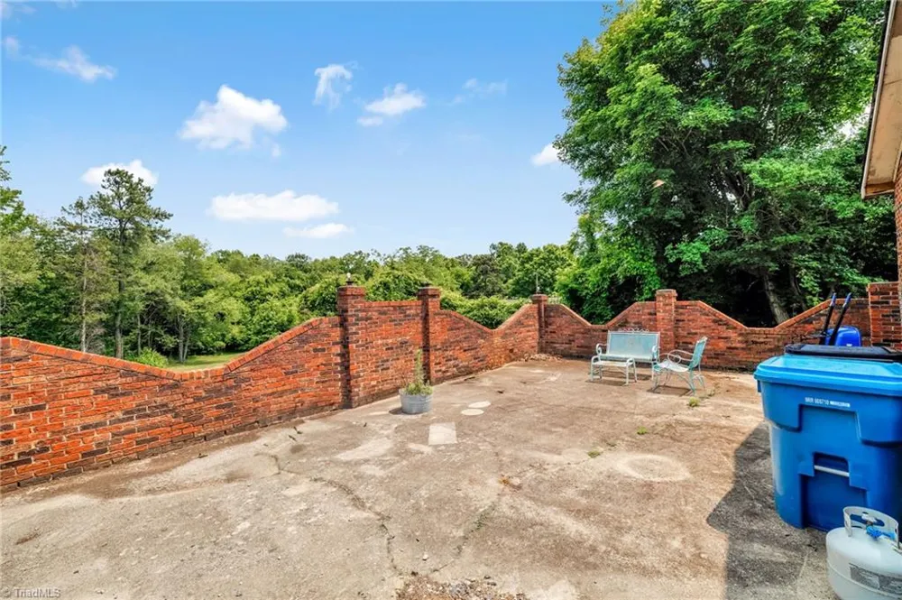 7549 Sunnyvale Drive High Point, NC 27265
