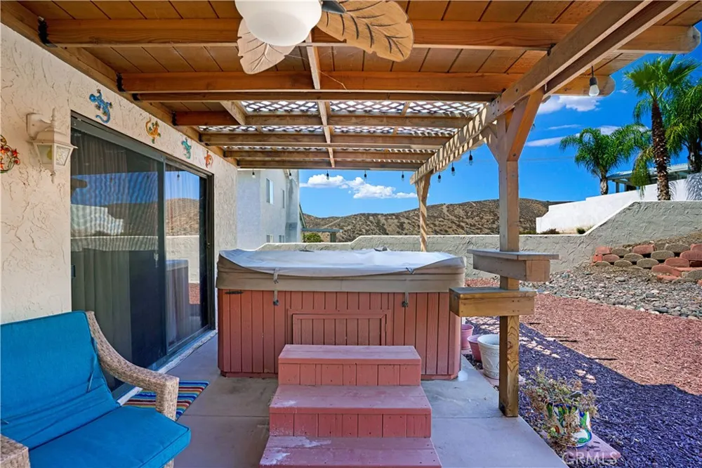 22024 Vacation Drive Canyon Lake, CA 92587