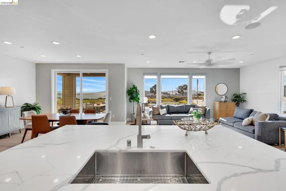 6 Waterline Pl Richmond, CA 94801