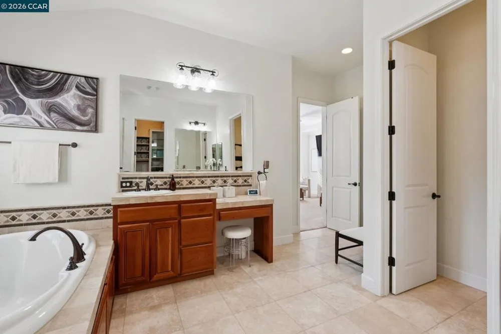 4360 Kingswood Dr Concord, CA 94518
