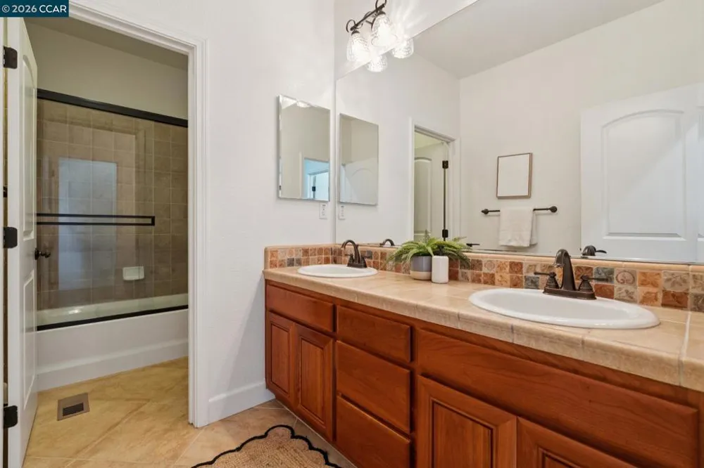 4360 Kingswood Dr Concord, CA 94518