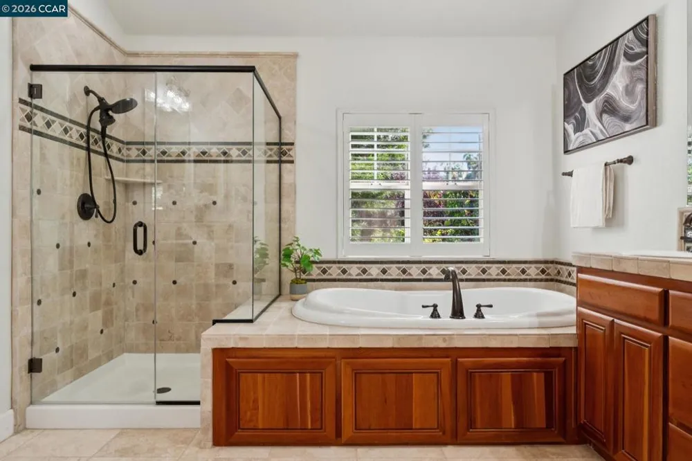 4360 Kingswood Dr Concord, CA 94518