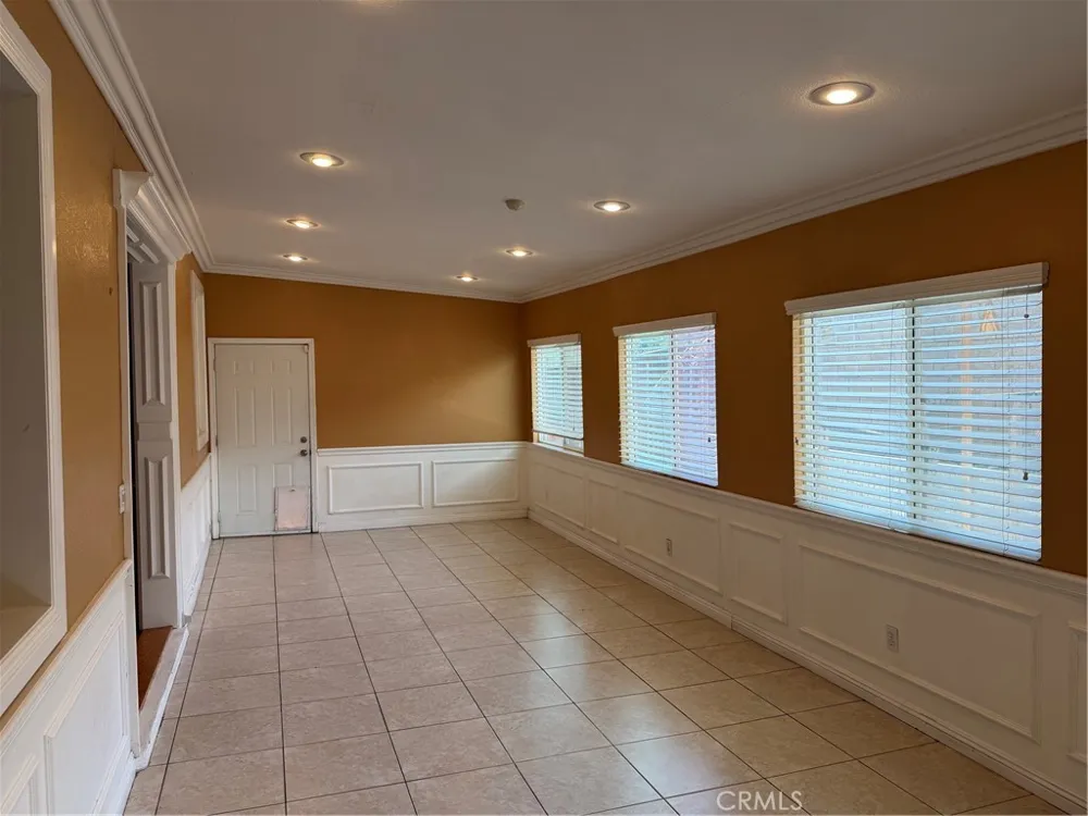 10532 Arabian Montclair, CA 91763