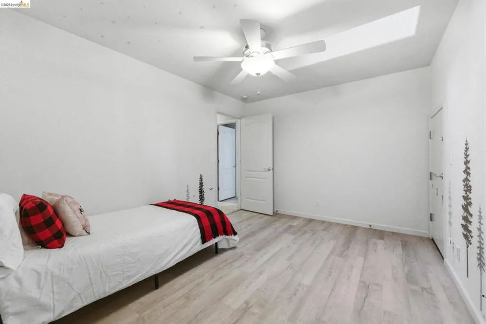25149 Abraham Long Barn, CA 95335
