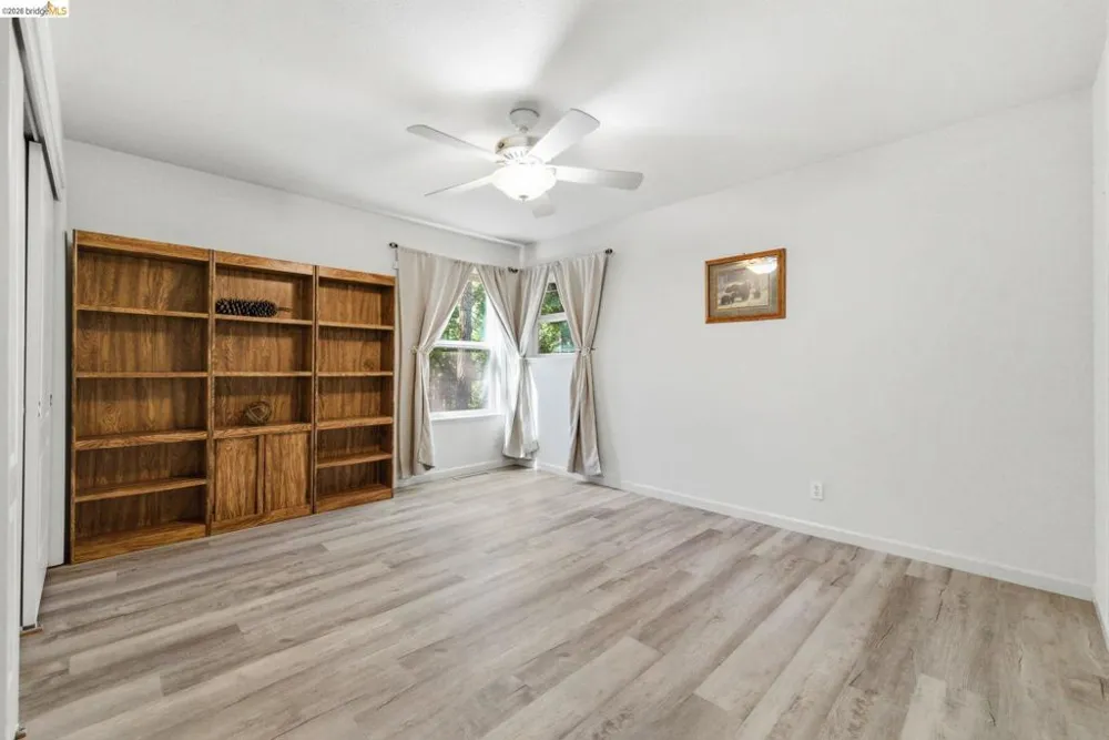 25149 Abraham Long Barn, CA 95335
