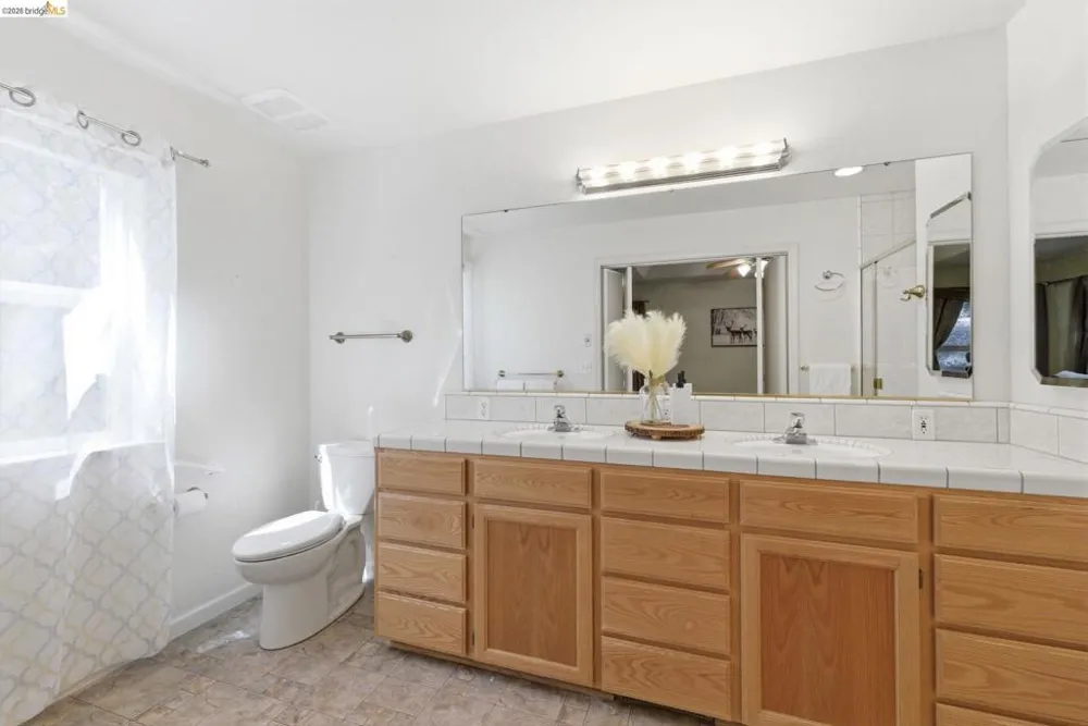 25149 Abraham Long Barn, CA 95335