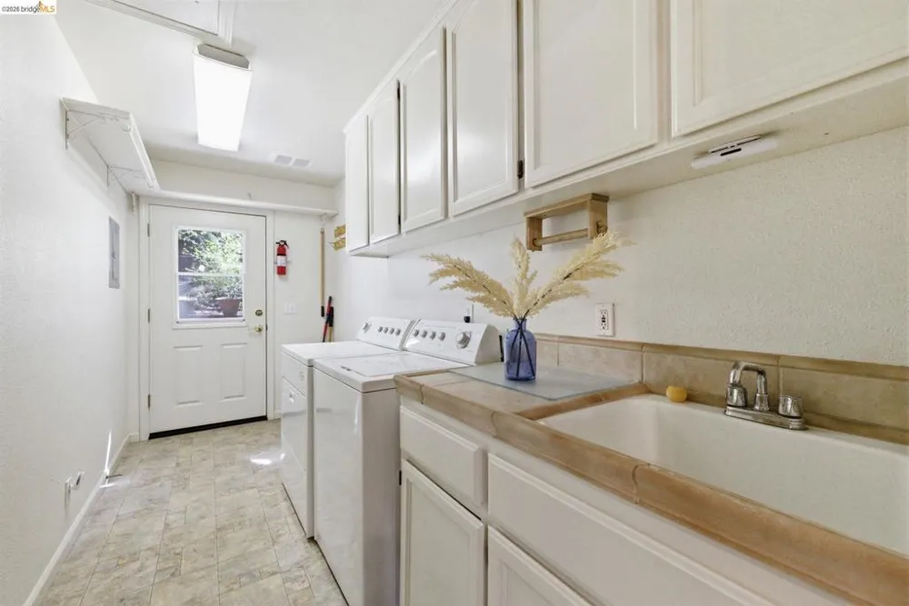 25149 Abraham Long Barn, CA 95335