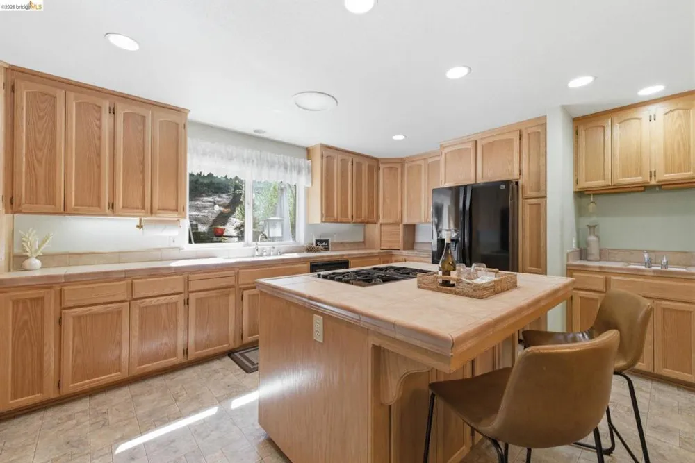 25149 Abraham Long Barn, CA 95335