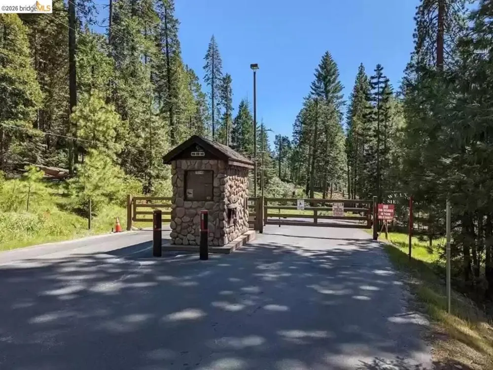 25149 Abraham Long Barn, CA 95335
