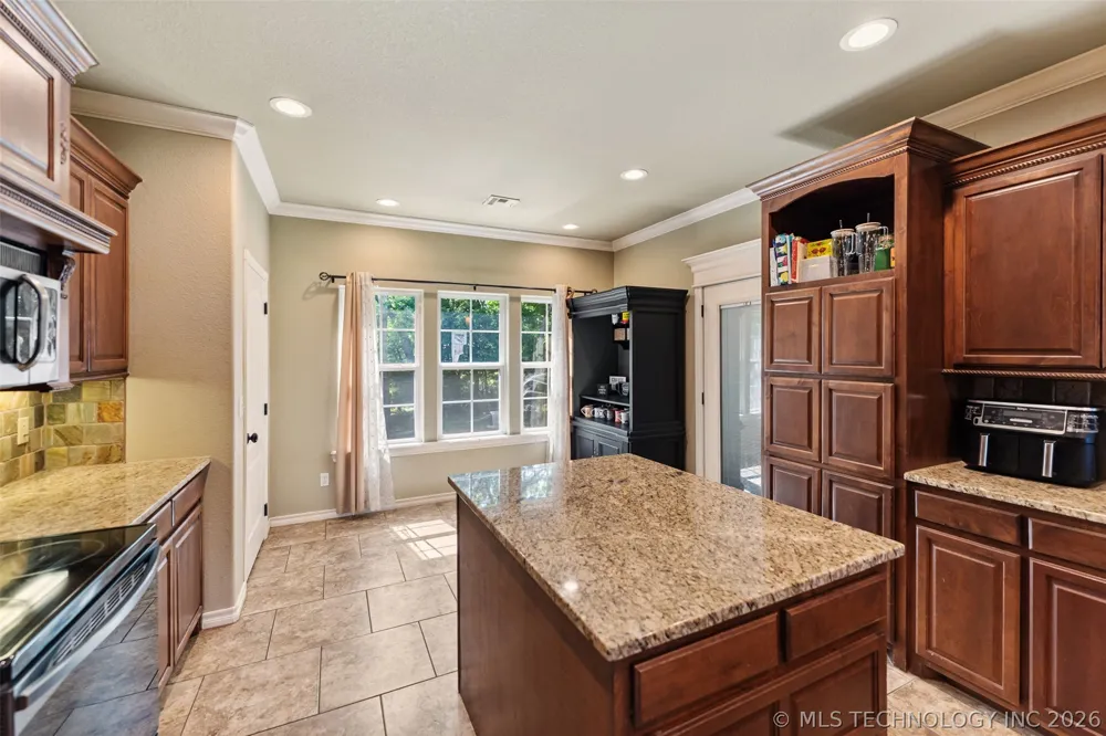 18912 Spring Creek Lane Claremore, OK 74017