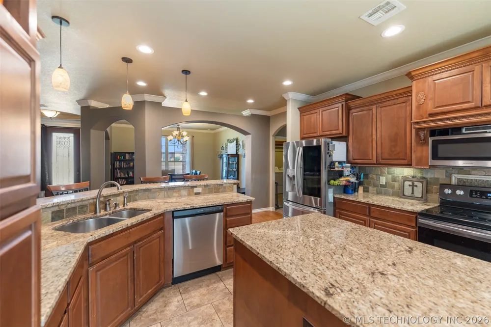 18912 Spring Creek Lane Claremore, OK 74017