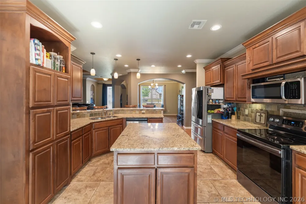 18912 Spring Creek Lane Claremore, OK 74017